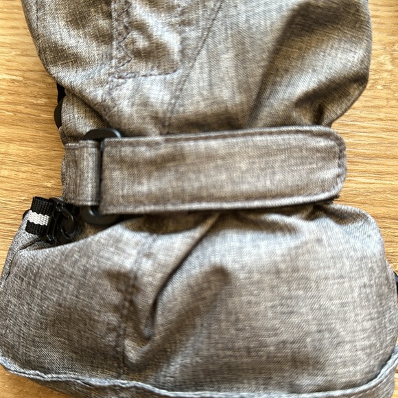 Lands’ End Gray Women’s Ski Gloves with zipper pockets - Picture 4 of 6